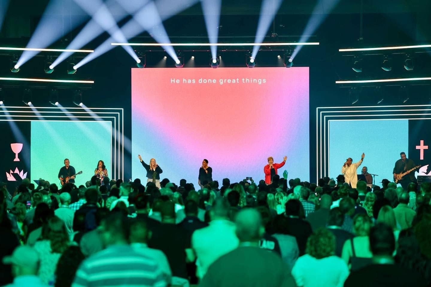 Rayshelle leading worship